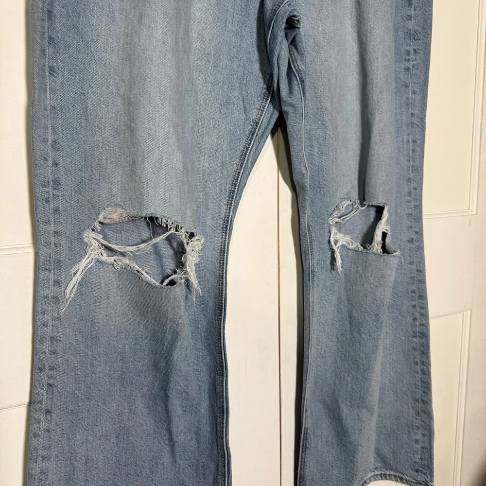 American Eagle 90's Bootcut Jeans Distressing Ripped Knees Size 18 Lighter Blue - Picture 3 of 12